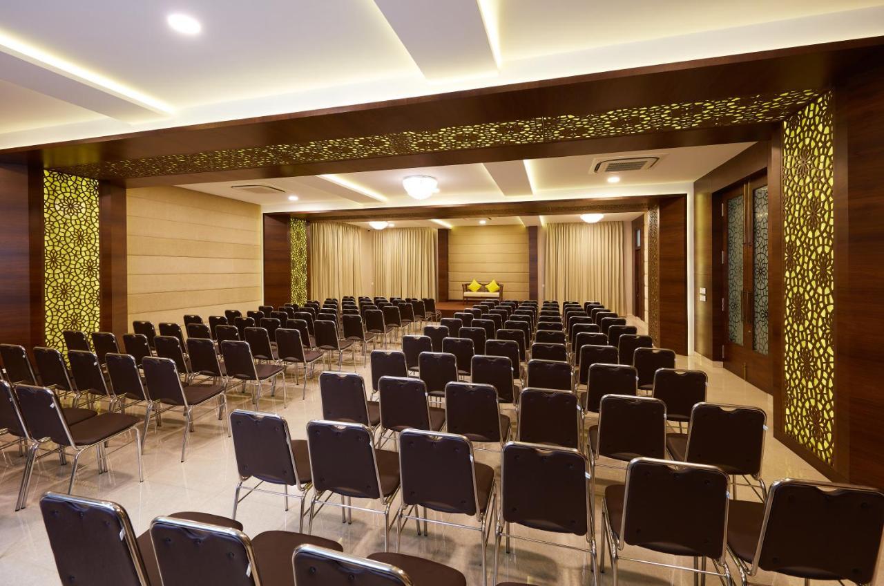 Hotel Kamar Residences And Banquets Chennai Exterior photo