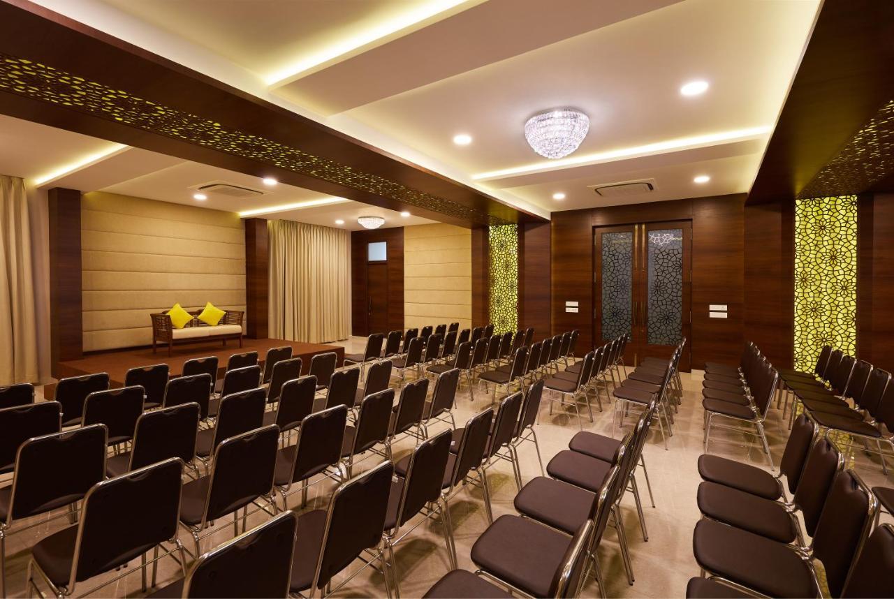 Hotel Kamar Residences And Banquets Chennai Exterior photo