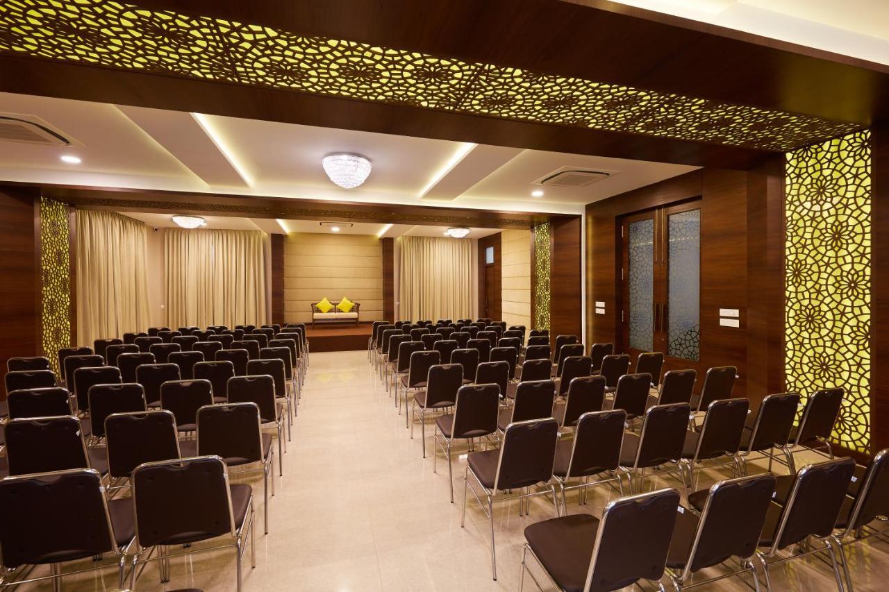 Hotel Kamar Residences And Banquets Chennai Exterior photo
