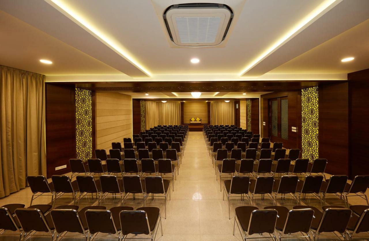 Hotel Kamar Residences And Banquets Chennai Exterior photo
